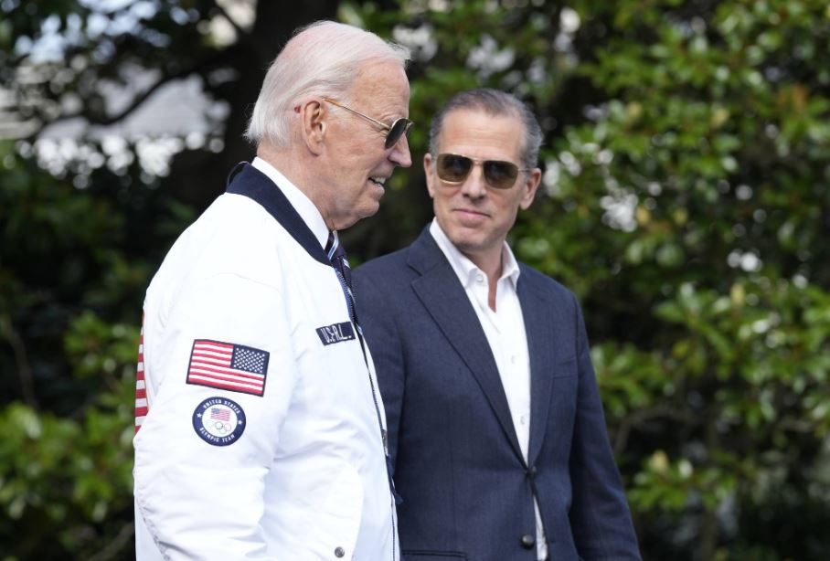 جو بايدن يخلف آخر وعوده ويصدر عفوا  عن ابنه!!